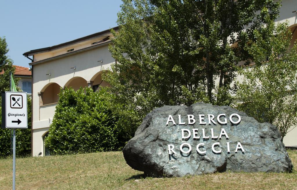 Albergo Della Roccia Varano de' Melegari Exterior photo