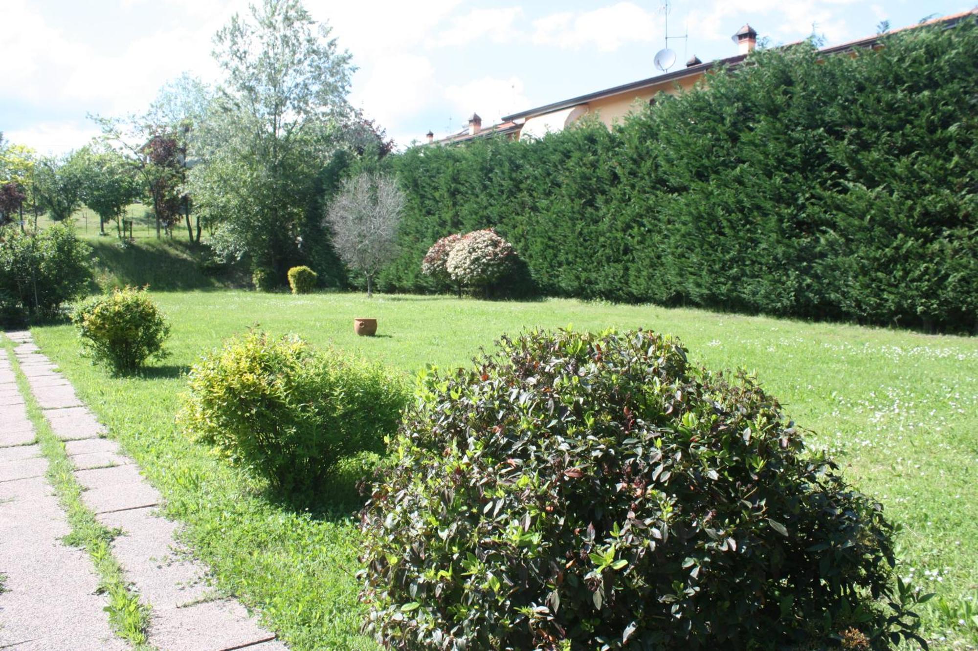 Albergo Della Roccia Varano de' Melegari Exterior photo